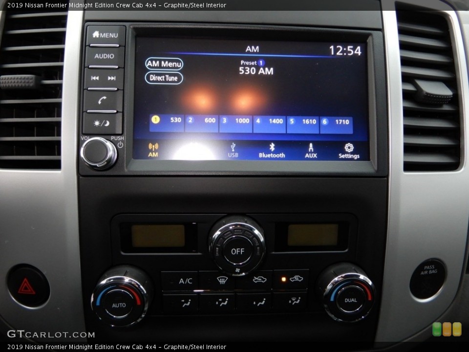 Graphite/Steel Interior Controls for the 2019 Nissan Frontier Midnight Edition Crew Cab 4x4 #130461113