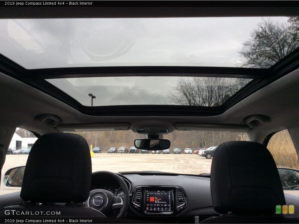 Black Interior Sunroof for the 2019 Jeep Compass Limited 4x4 #130511075