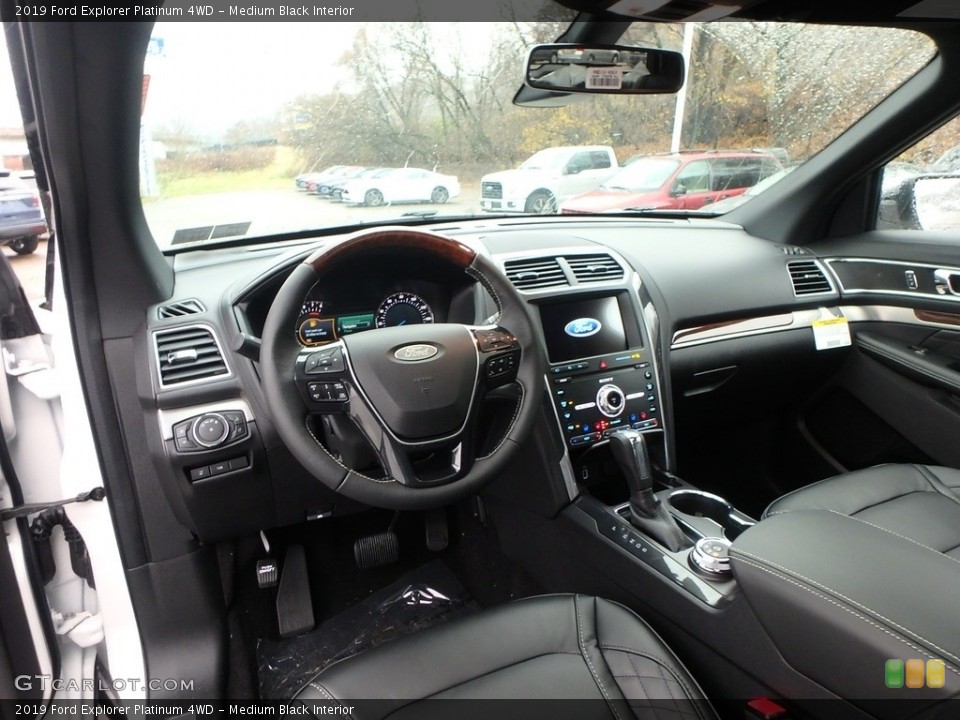 Medium Black Interior Photo for the 2019 Ford Explorer Platinum 4WD #130524310