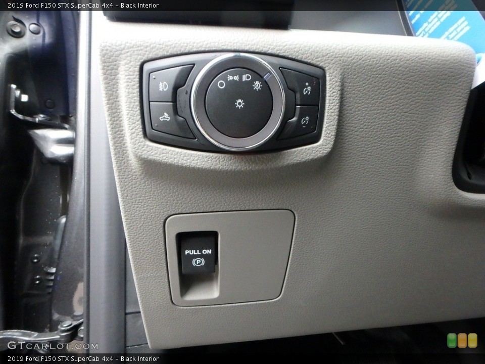 Black Interior Controls for the 2019 Ford F150 STX SuperCab 4x4 #130525507
