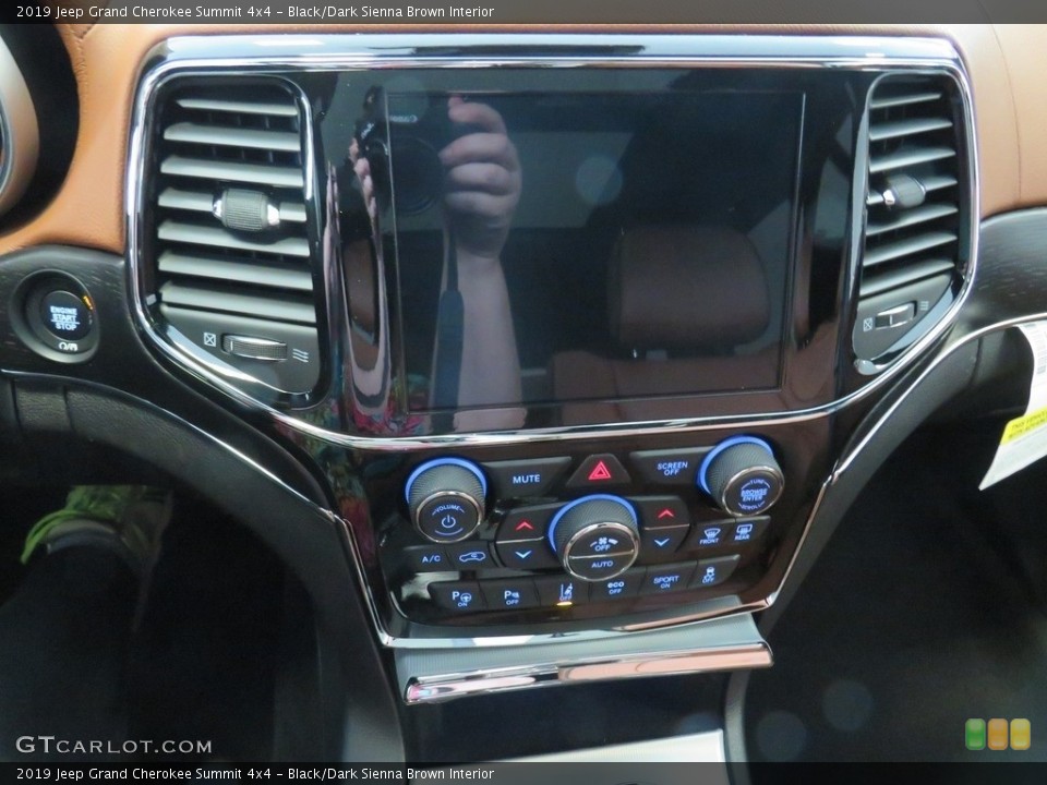 Black/Dark Sienna Brown Interior Controls for the 2019 Jeep Grand Cherokee Summit 4x4 #130530633