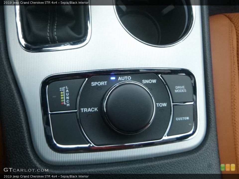 Sepia/Black Interior Controls for the 2019 Jeep Grand Cherokee STR 4x4 #130550442