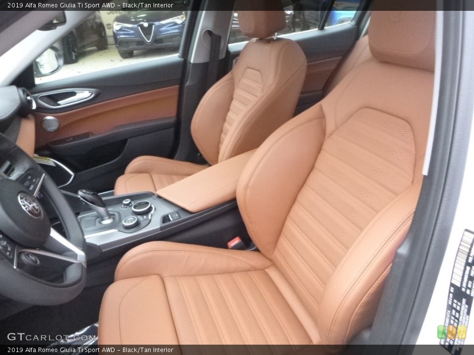 Black/Tan Interior Photo for the 2019 Alfa Romeo Giulia Ti Sport AWD #130552640