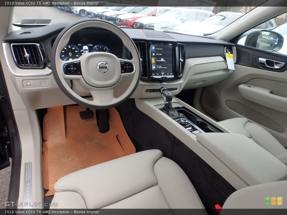 Blonde Interior Photo for the 2019 Volvo XC60 T6 AWD Inscription #130560101