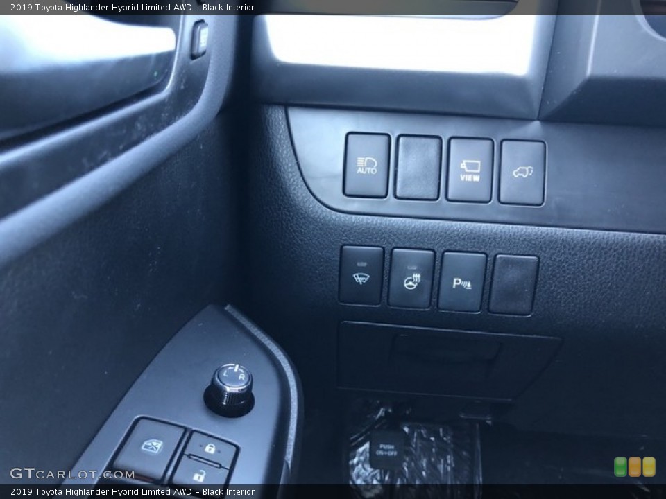 Black Interior Controls for the 2019 Toyota Highlander Hybrid Limited AWD #130583274