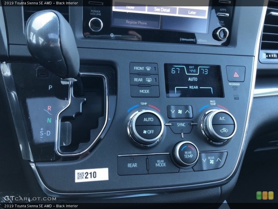 Black Interior Controls for the 2019 Toyota Sienna SE AWD #130584108