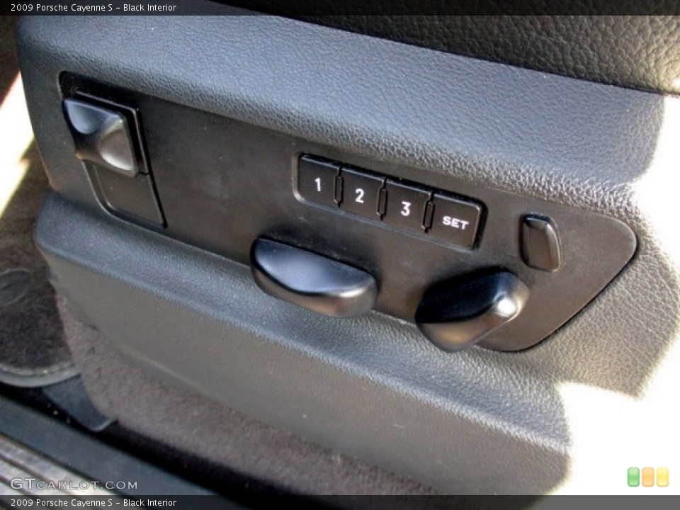 Black Interior Controls for the 2009 Porsche Cayenne S #130584123