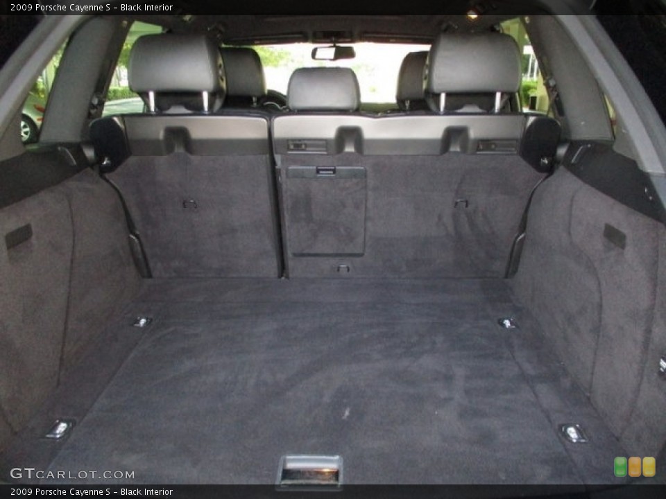 Black Interior Trunk for the 2009 Porsche Cayenne S #130584816