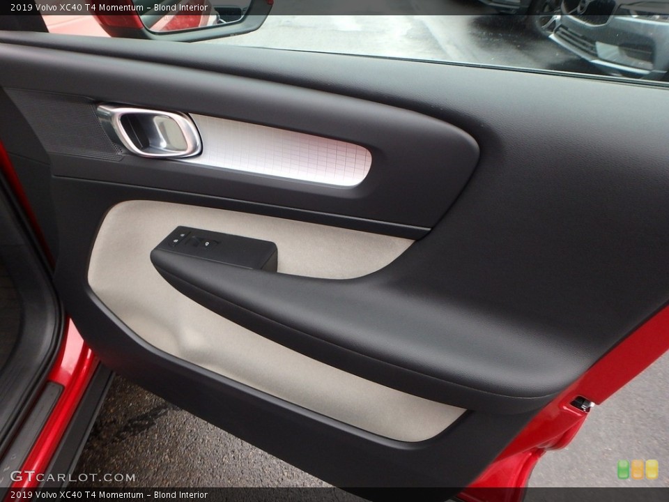 Blond Interior Door Panel for the 2019 Volvo XC40 T4 Momentum #130685203
