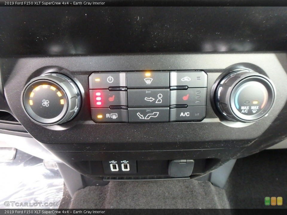 Earth Gray Interior Controls for the 2019 Ford F150 XLT SuperCrew 4x4 #130696303