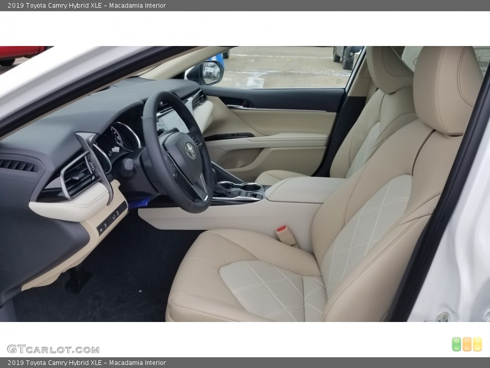 Macadamia Interior Photo for the 2019 Toyota Camry Hybrid XLE #130698547