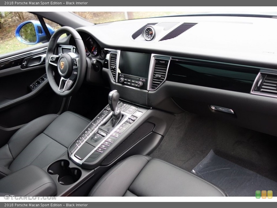 Black Interior Front Seat for the 2018 Porsche Macan Sport Edition #130713900
