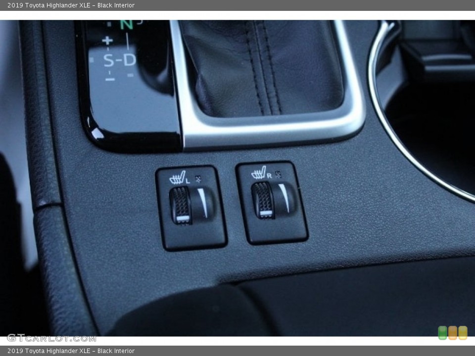 Black Interior Controls for the 2019 Toyota Highlander XLE #130746405