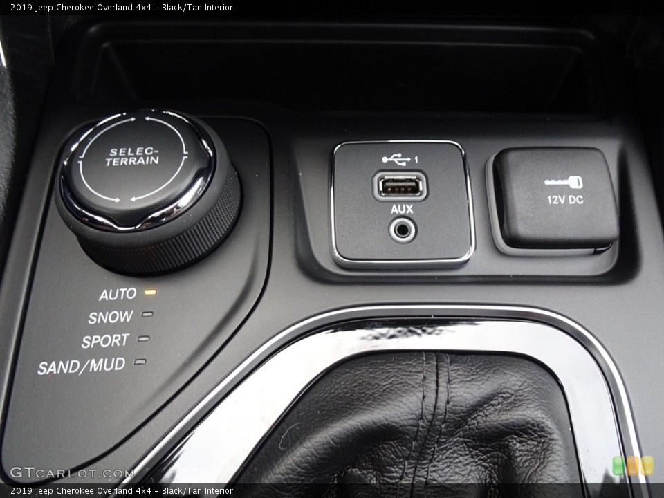 Black/Tan Interior Controls for the 2019 Jeep Cherokee Overland 4x4 #130769514