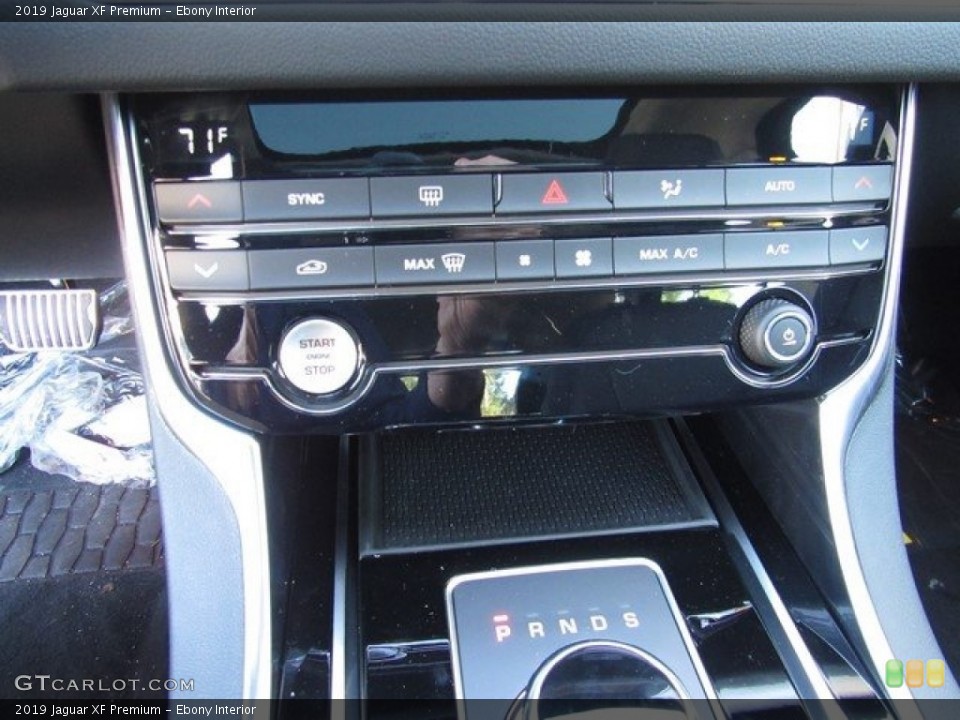 Ebony Interior Controls for the 2019 Jaguar XF Premium #130777112