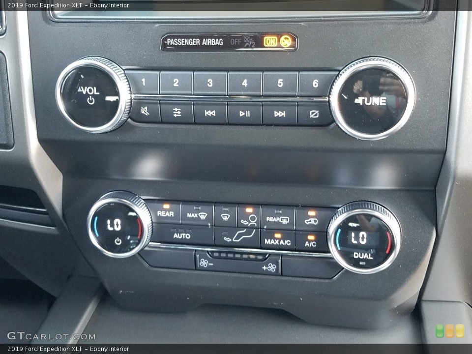 Ebony Interior Controls for the 2019 Ford Expedition XLT #130824605