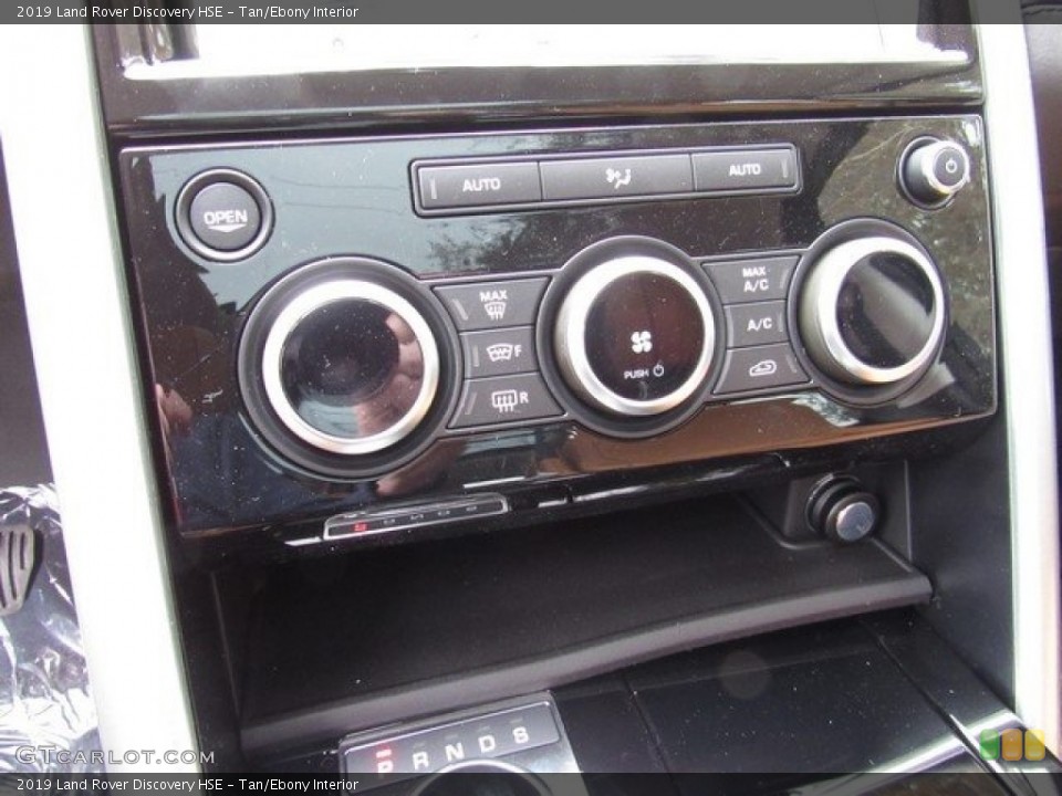 Tan/Ebony Interior Controls for the 2019 Land Rover Discovery HSE #130836963