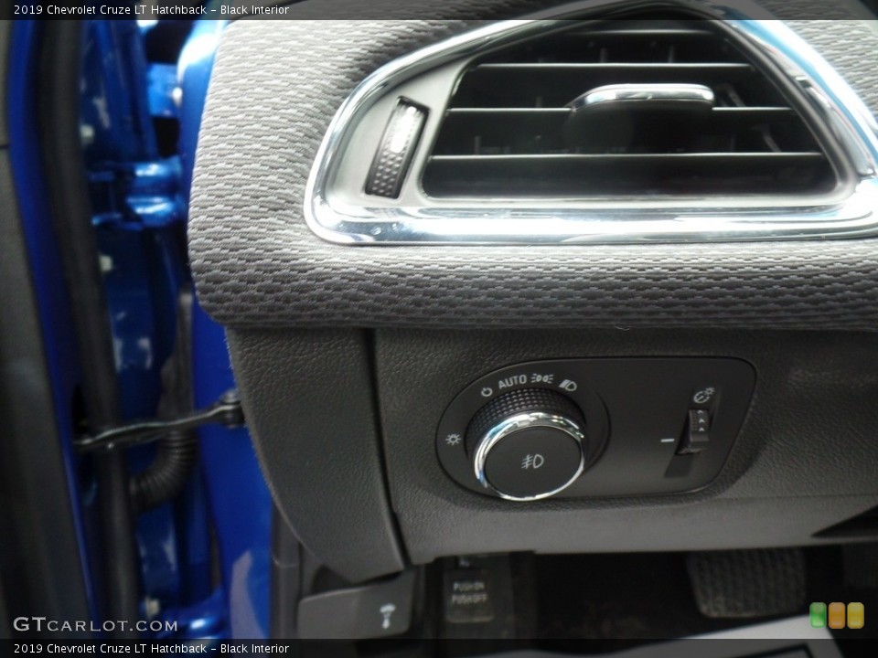 Black Interior Controls for the 2019 Chevrolet Cruze LT Hatchback #130848621