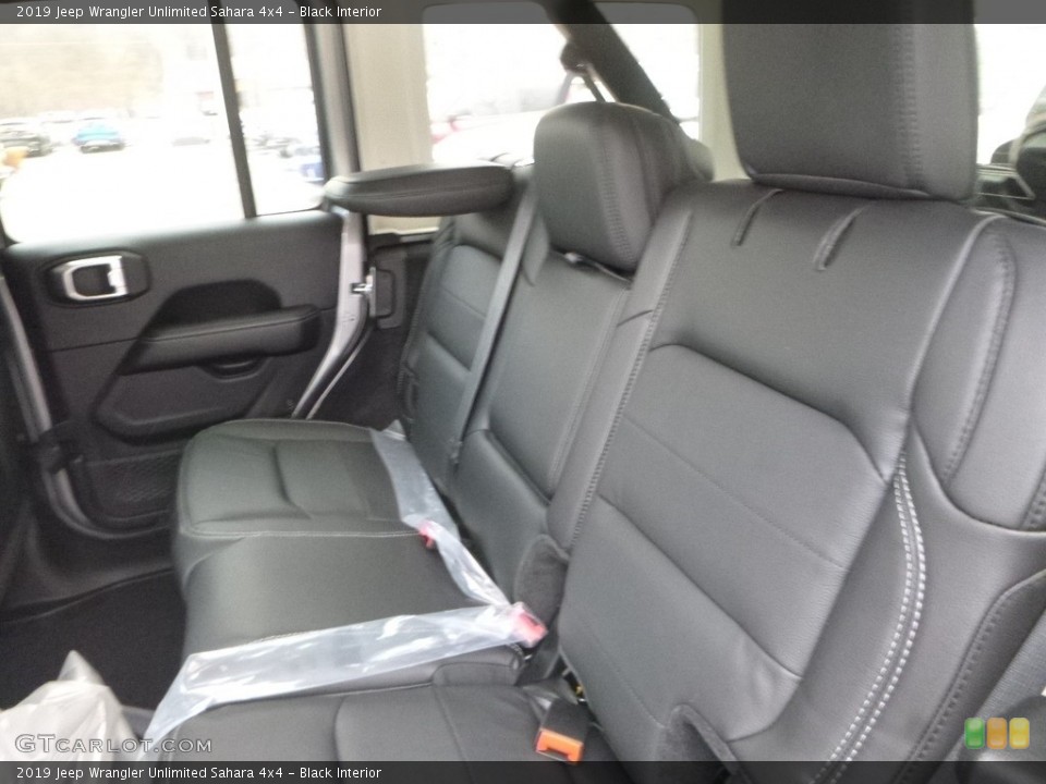 Black Interior Rear Seat for the 2019 Jeep Wrangler Unlimited Sahara 4x4 #130920010