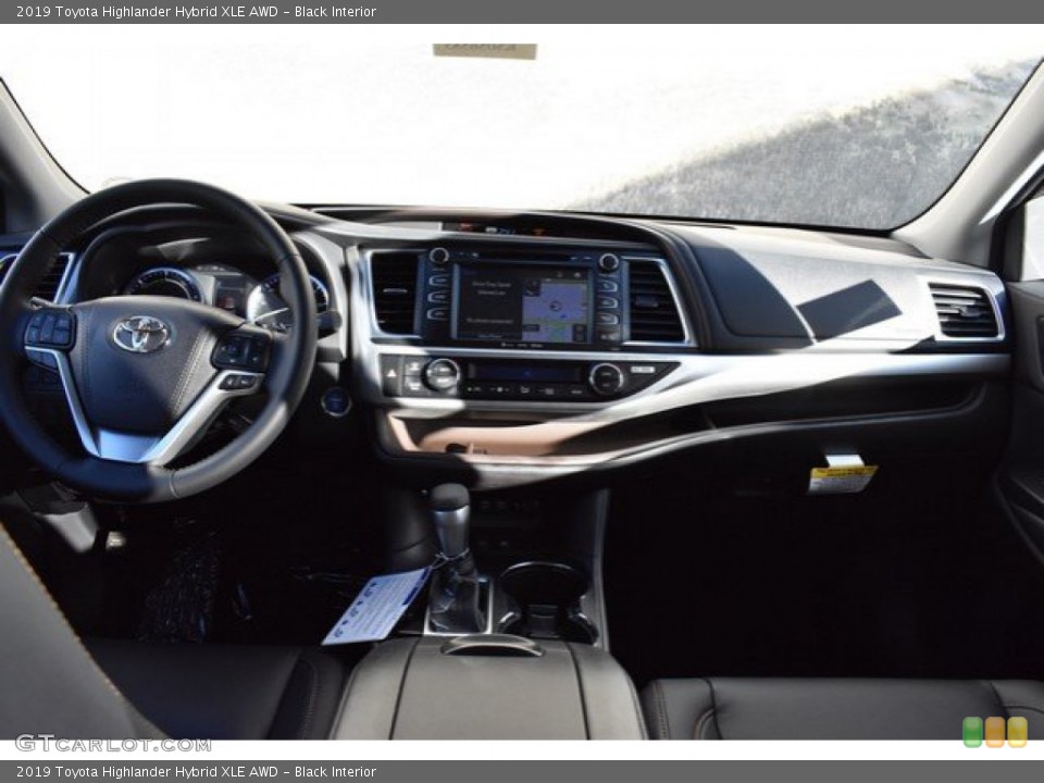 Black Interior Dashboard for the 2019 Toyota Highlander Hybrid XLE AWD #130943677