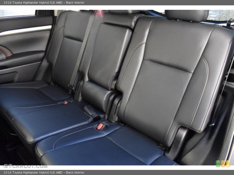 Black Interior Rear Seat for the 2019 Toyota Highlander Hybrid XLE AWD #130943788