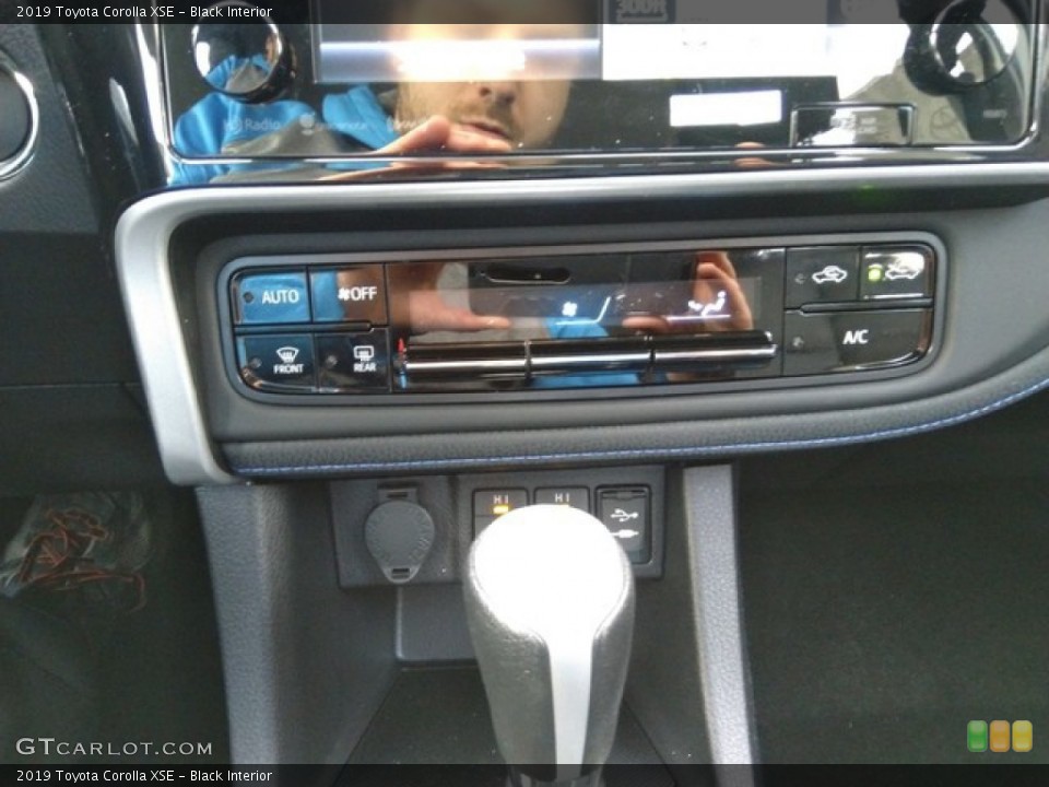 Black Interior Controls for the 2019 Toyota Corolla XSE #130989683