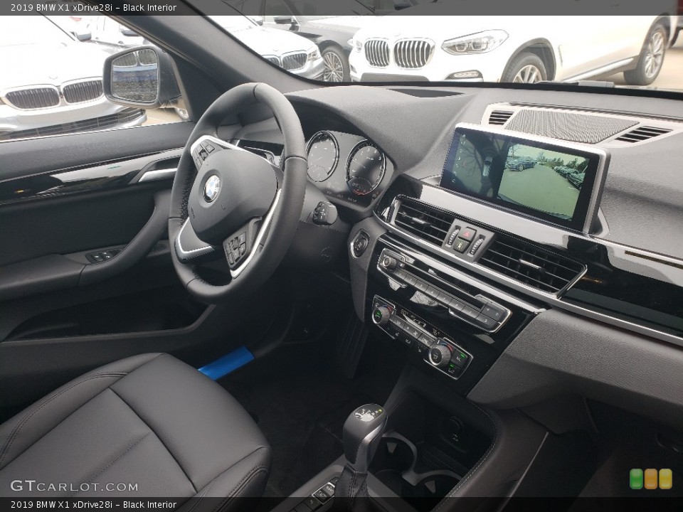 Black Interior Photo for the 2019 BMW X1 xDrive28i #131014533