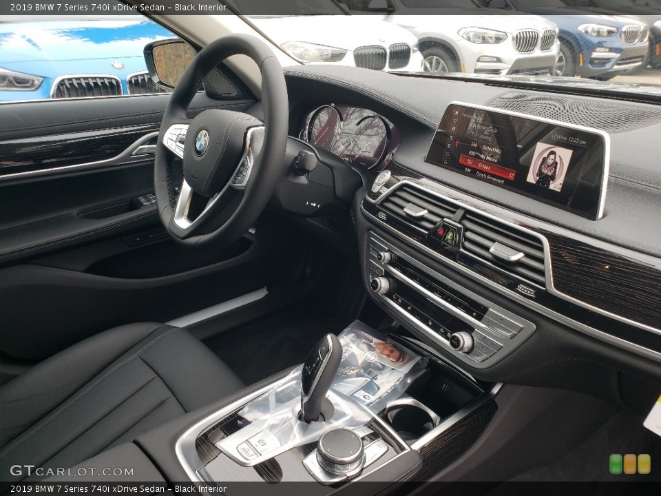 Black Interior Dashboard for the 2019 BMW 7 Series 740i xDrive Sedan #131014932