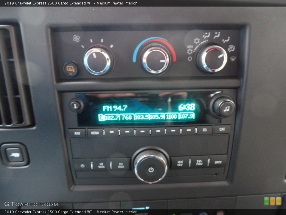 Medium Pewter Interior Controls for the 2019 Chevrolet Express 2500 Cargo Extended WT #131064875