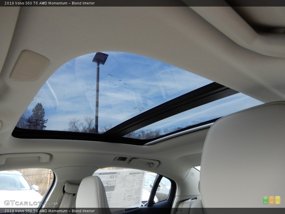 Blond Interior Sunroof for the 2019 Volvo S60 T6 AWD Momentum #131086810