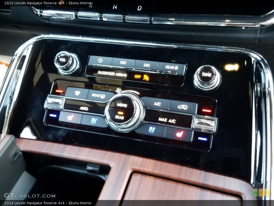 Ebony Interior Controls for the 2019 Lincoln Navigator Reserve 4x4 #131110221