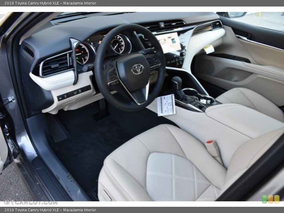 Macadamia Interior Photo for the 2019 Toyota Camry Hybrid XLE #131115924