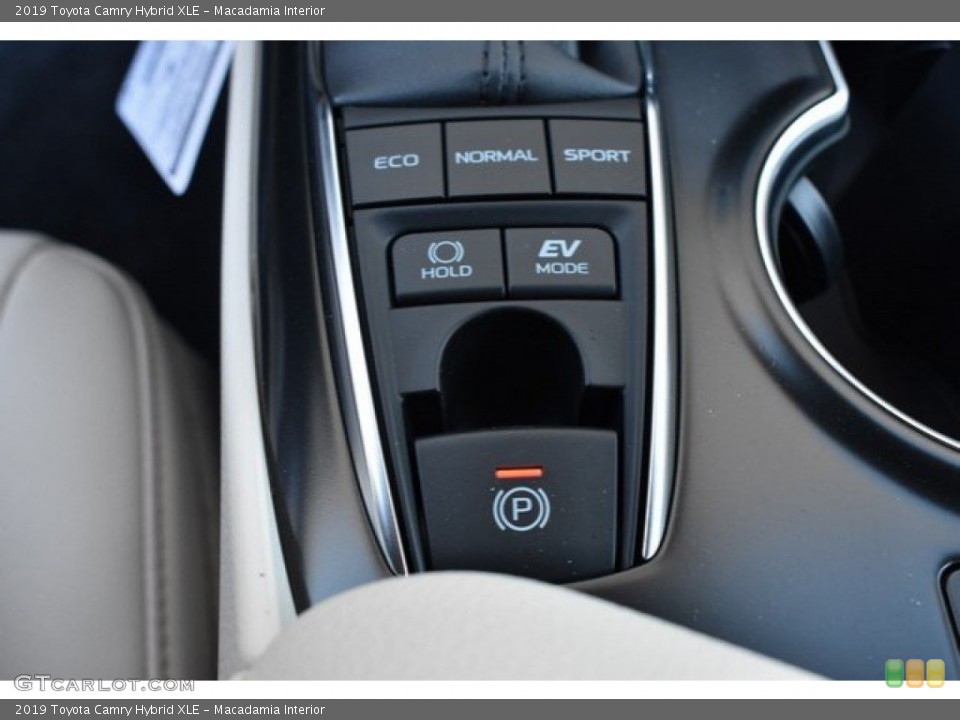 Macadamia Interior Controls for the 2019 Toyota Camry Hybrid XLE #131116323