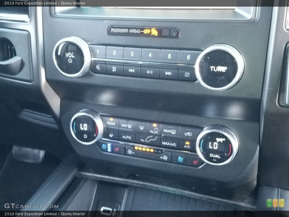 Ebony Interior Controls for the 2019 Ford Expedition Limited #131124528