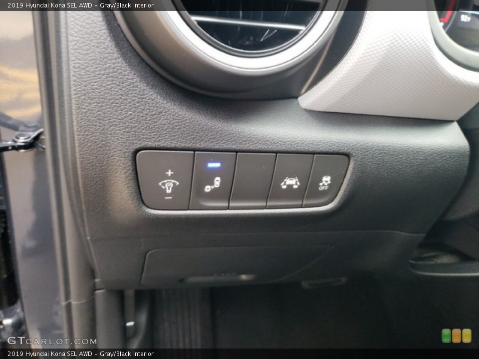 Gray/Black Interior Controls for the 2019 Hyundai Kona SEL AWD #131127050