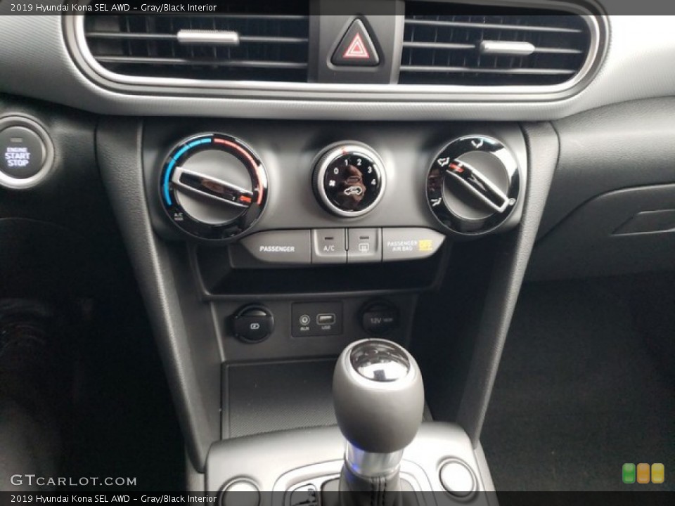 Gray/Black Interior Controls for the 2019 Hyundai Kona SEL AWD #131127122
