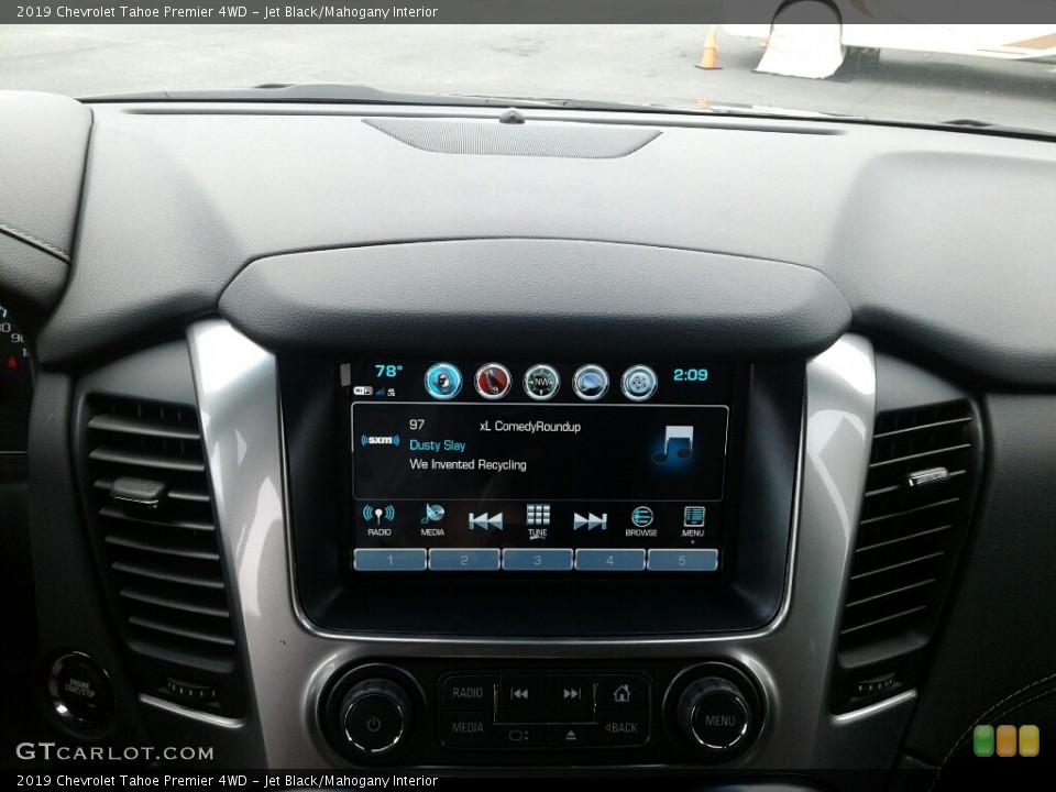 Jet Black/Mahogany Interior Controls for the 2019 Chevrolet Tahoe Premier 4WD #131132129