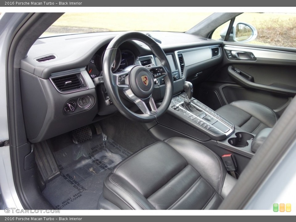 Black Interior Photo for the 2016 Porsche Macan Turbo #131172461