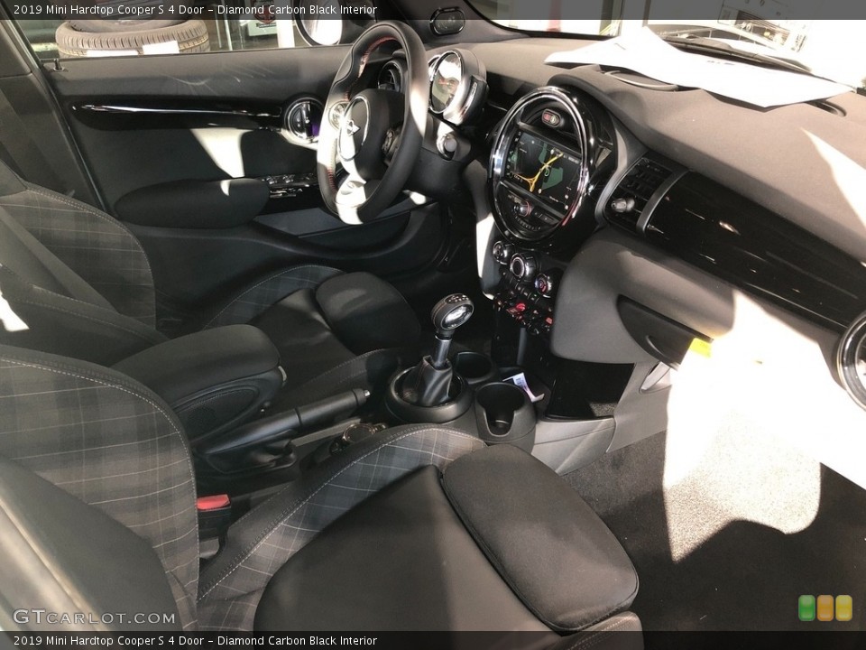 Diamond Carbon Black Interior Photo for the 2019 Mini Hardtop Cooper S 4 Door #131179435