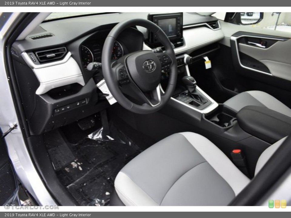 Light Gray Interior Photo for the 2019 Toyota RAV4 XLE AWD #131195433