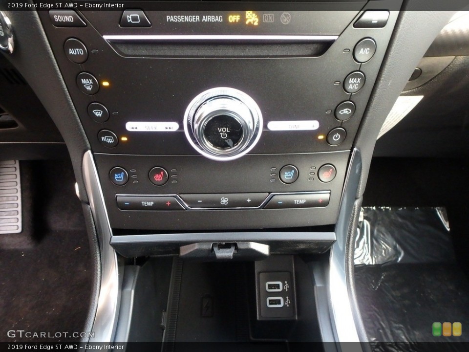 Ebony Interior Controls for the 2019 Ford Edge ST AWD #131325123