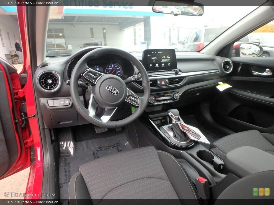 Black Interior Photo for the 2019 Kia Forte S #131343494