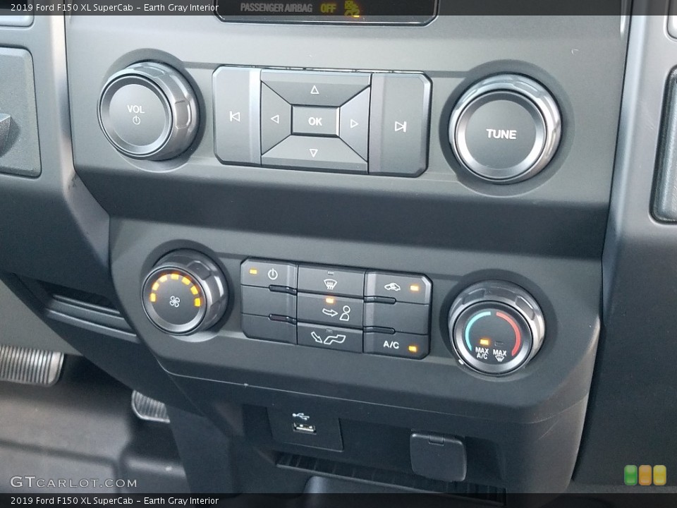 Earth Gray Interior Controls for the 2019 Ford F150 XL SuperCab #131406975