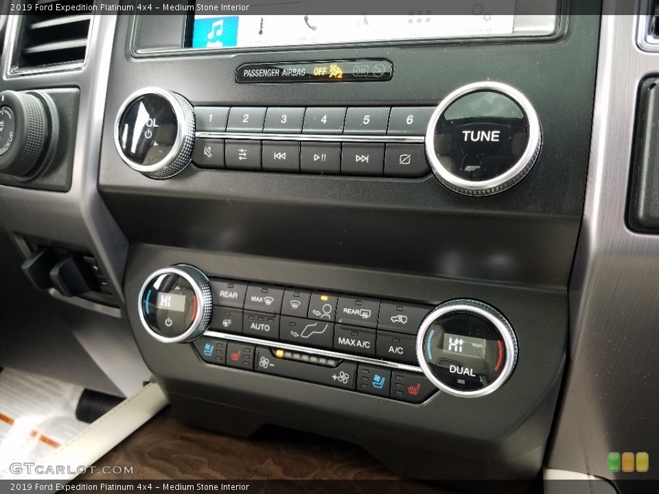 Medium Stone Interior Controls for the 2019 Ford Expedition Platinum 4x4 #131436940