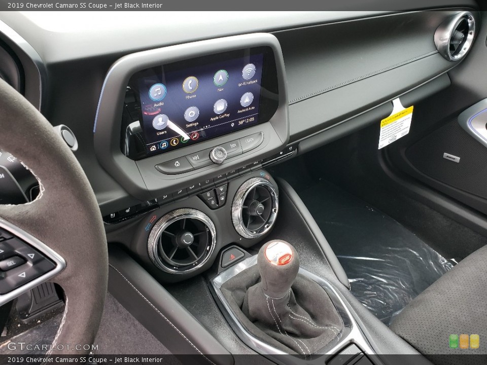 Jet Black Interior Controls for the 2019 Chevrolet Camaro SS Coupe #131482548