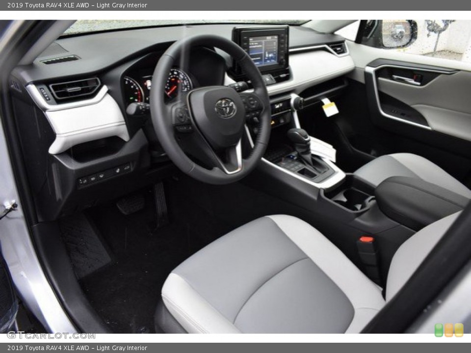 Light Gray Interior Photo for the 2019 Toyota RAV4 XLE AWD #131551338
