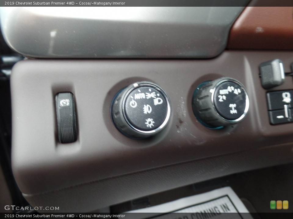 Cocoa/­Mahogany Interior Controls for the 2019 Chevrolet Suburban Premier 4WD #131567477