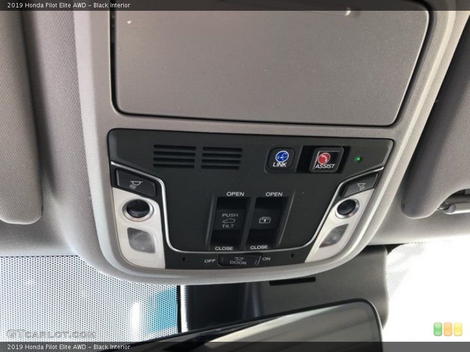 Black Interior Controls for the 2019 Honda Pilot Elite AWD #131609359