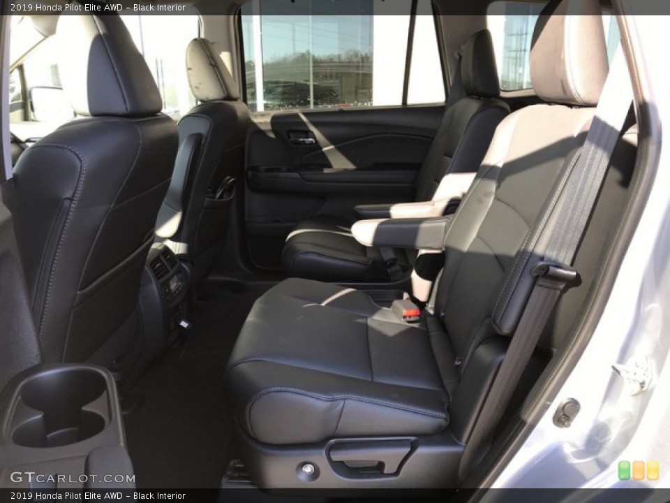 Black Interior Rear Seat for the 2019 Honda Pilot Elite AWD #131609380
