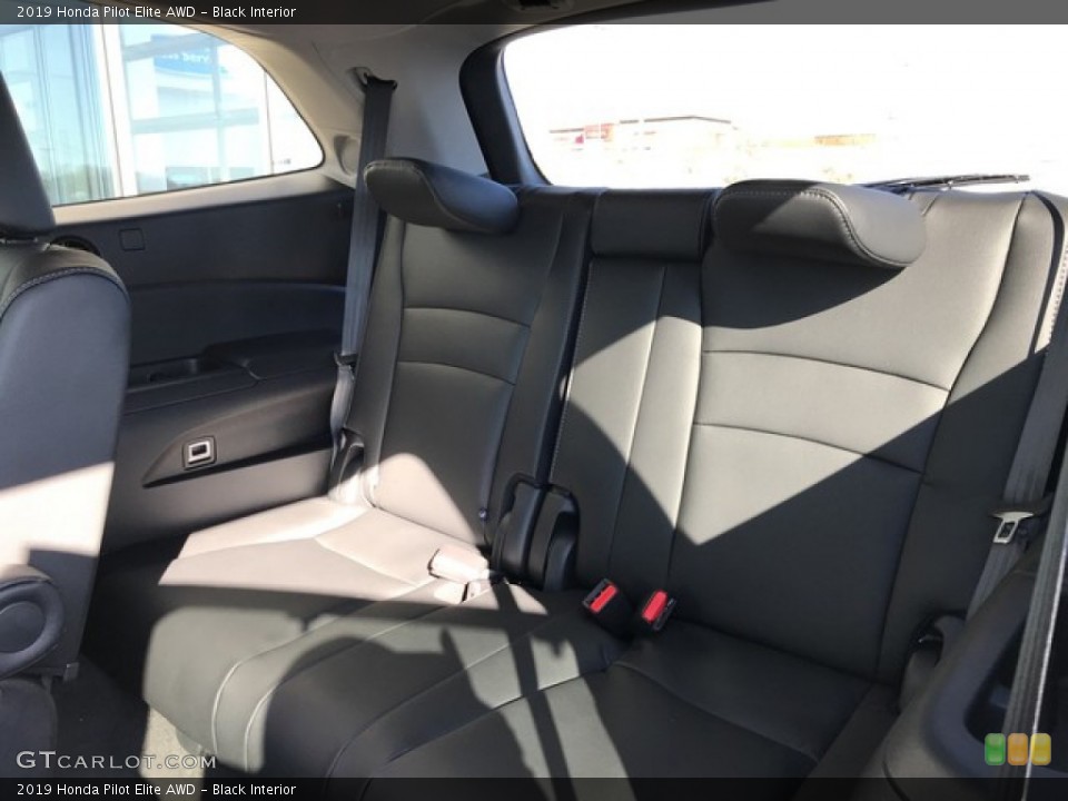 Black Interior Rear Seat for the 2019 Honda Pilot Elite AWD #131609398
